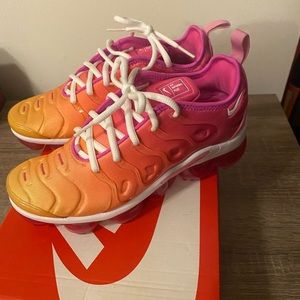 Women’s Size 6 Nike Vapormax Plus